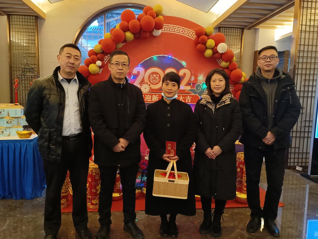 弘润公司领导开展春节走访慰问活动2.jpg 弘润公司领导开展春节走访慰问活动2.jpg